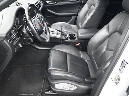 2022 Porsche Macan AWD