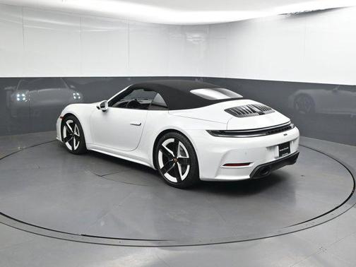 2025 Porsche 911 Carrera