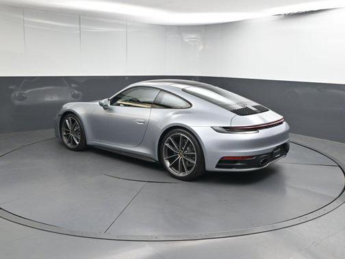 2022 Porsche 911 Carrera