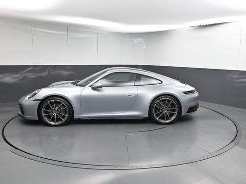 2022 Porsche 911 Carrera