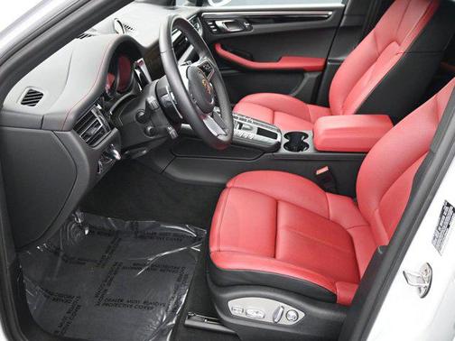2021 Porsche Macan Base