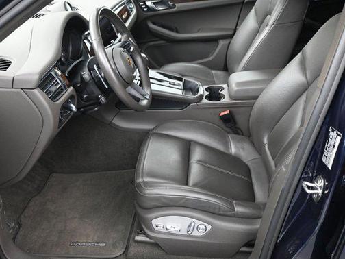 2022 Porsche Macan Base