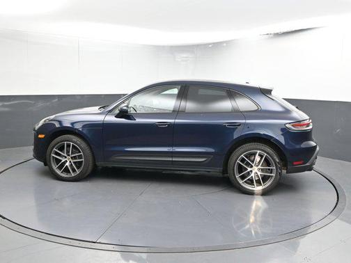 2022 Porsche Macan Base