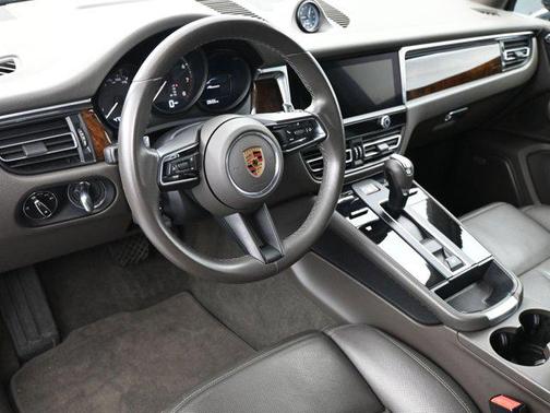 2022 Porsche Macan Base