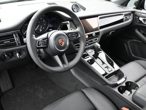 2025 Porsche Macan AWD