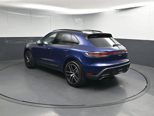 2025 Porsche Macan AWD