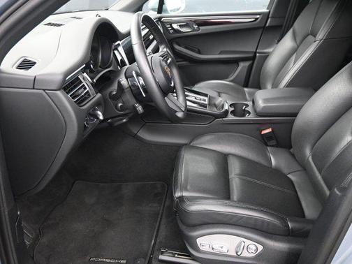 2022 Porsche Macan Base