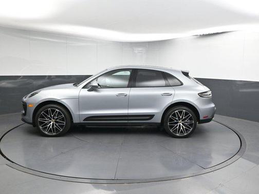 2022 Porsche Macan Base
