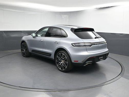 2022 Porsche Macan Base