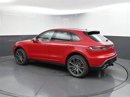 2025 Porsche Macan Base