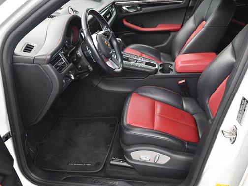 2021 Porsche Macan Base