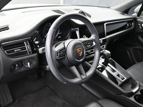 2022 Porsche Macan Base