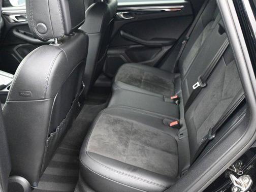 2021 Porsche Macan Base