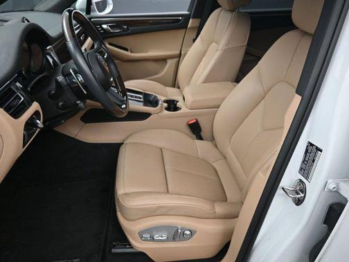 2025 Porsche Macan AWD