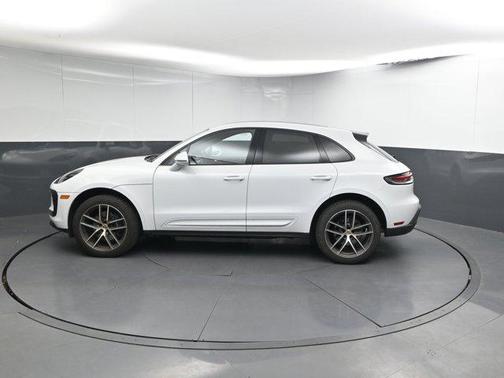 2025 Porsche Macan AWD
