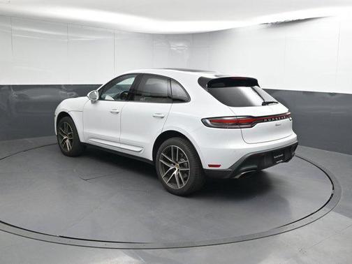 2025 Porsche Macan AWD
