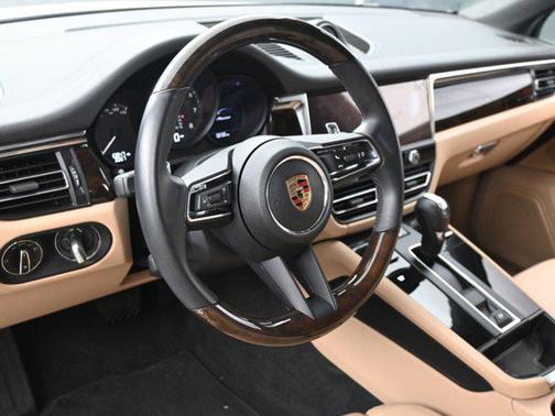 2025 Porsche Macan AWD