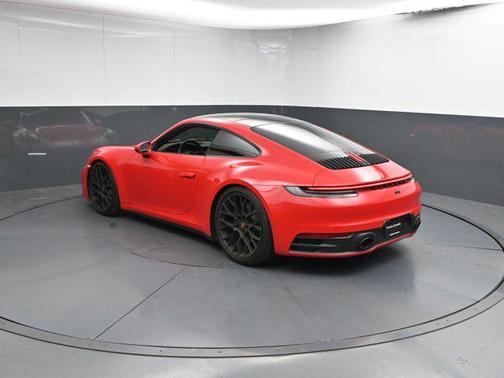 2022 Porsche 911 Carrera