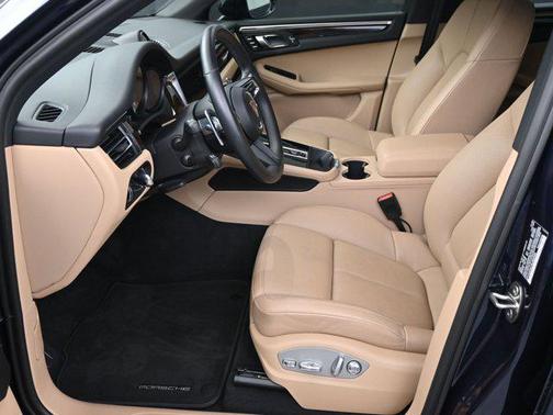 2022 Porsche Macan Base