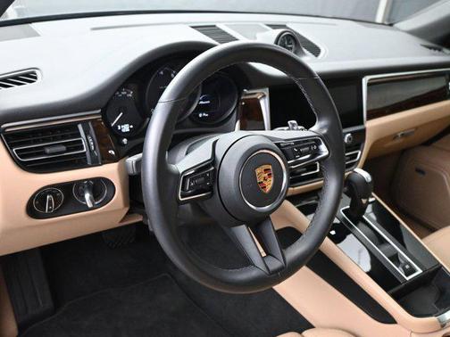 2022 Porsche Macan Base