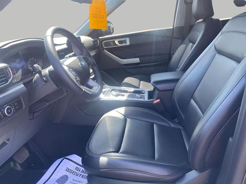 AGATE BLACK METALLIC 2024 Ford Explorer XLT