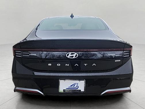 2024 Hyundai SONATA Hybrid Limited