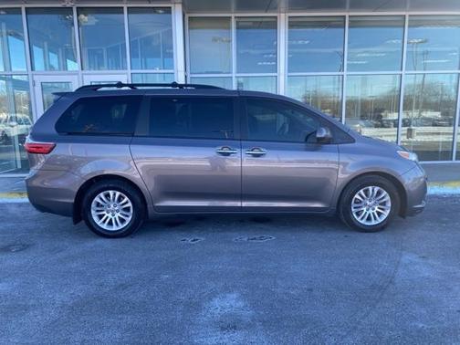 2015 Toyota Sienna XLE