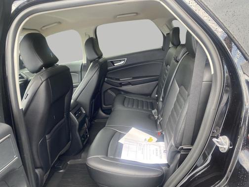Agate Black Metallic 2024 Ford Edge SEL