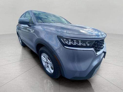 Everlasting Silver 2023 Kia Sorento LX