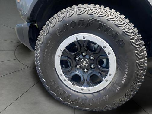 CARBONIZED GRAY METALLIC 2023 Ford Bronco Badlands
