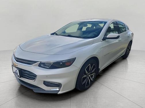 Iridescent Pearl Tricoat 2017 Chevrolet Malibu 1LT