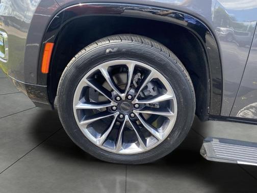 Baltic Gray Metallic Clearcoat 2023 Jeep Wagoneer L Series III 4x4