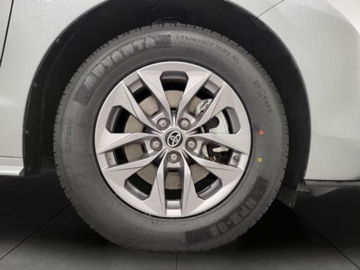 2025 Toyota Sienna LE