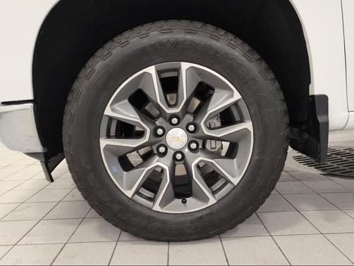 Summit White 2024 Chevrolet Silverado 1500 LT
