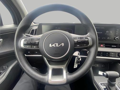 Everlasting Silver 2025 Kia Sportage LX