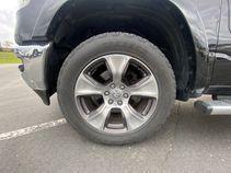 Diamond Black Crystal Pearlcoat 2019 RAM 1500 Laramie