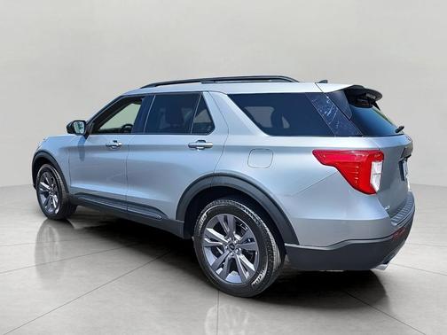 ICONIC SILVER METALLIC 2023 Ford Explorer XLT