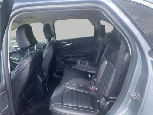 Iconic Silver Metallic 2024 Ford Edge SEL