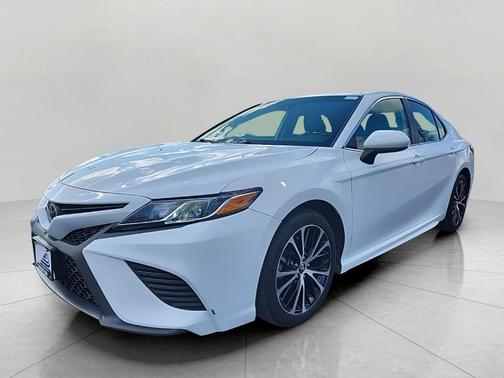 Super White 2019 Toyota Camry SE