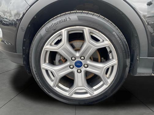 AGATE BLACK 2019 Ford Escape Titanium