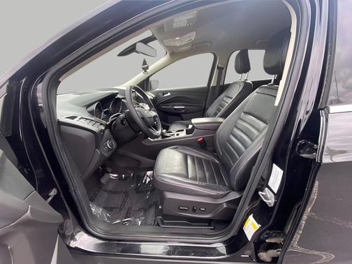 AGATE BLACK 2019 Ford Escape Titanium
