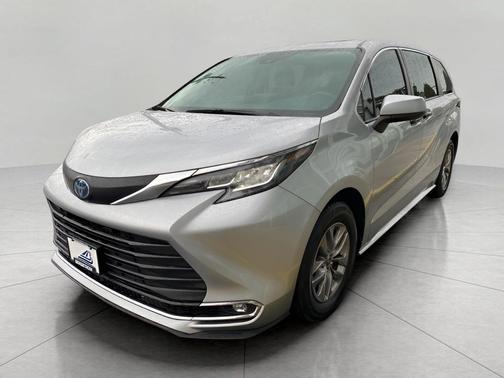 2022 Toyota Sienna XLE