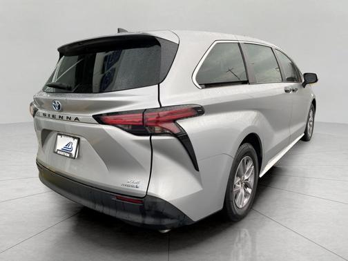 2022 Toyota Sienna XLE