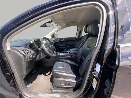 AGATE BLACK METALLIC 2024 Ford Edge Titanium