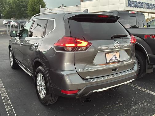 Gun Metallic 2017 Nissan Rogue SV