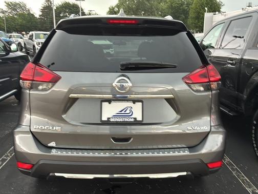 Gun Metallic 2017 Nissan Rogue SV
