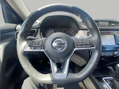 Gun Metallic 2017 Nissan Rogue SV