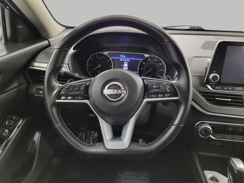 Super Black 2025 Nissan Altima SR FWD