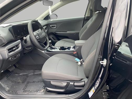 Aurora Black Pearl 2025 Kia K4 LXS