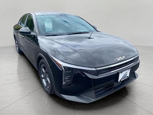 Aurora Black Pearl 2025 Kia K4 LXS